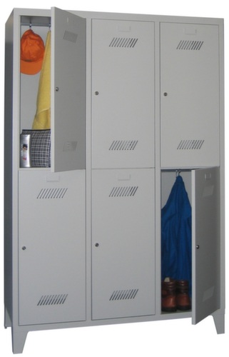 PAVOY Doppelstöckiger Garderobenschrank Basis lichtgrau mit 3x2 Abteilen, Abteilbreite 400 mm