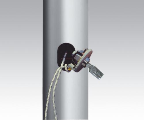 Fahnenmast mit Hissvorrichtung innen und Bodenhülse