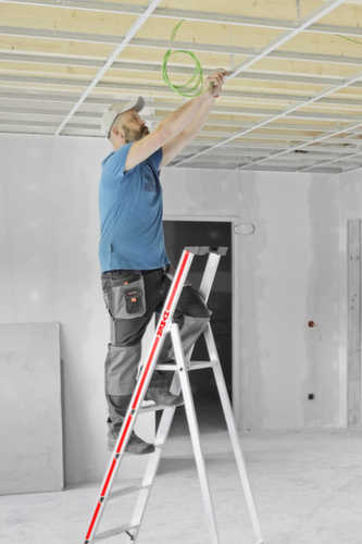 Hymer Stufenstehleiter 4126 mit Plattform, 5 profilierte Stufen