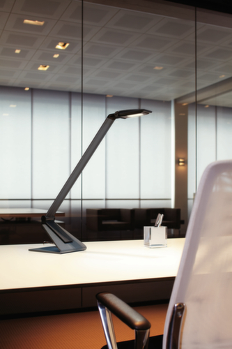 MAUL Dimmbare LED-Tischleuchte MAULsolaris, Licht neutralweiß, silber