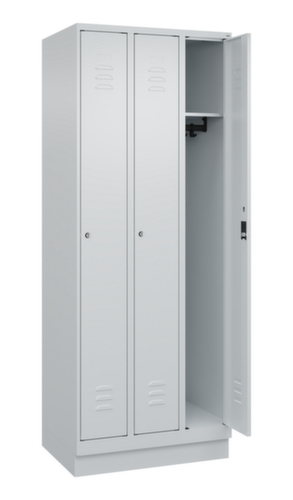 C+P Spind Classic Plus mit 3 Abteilen, Abteilbreite 250 mm