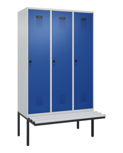 C+P Schwarz-Weiß-Spind Evolo PLUS mit Sitzbank, Abteilbreite 400 mm
