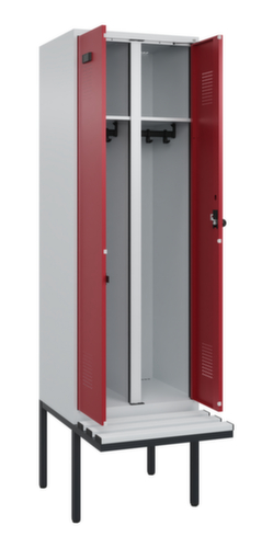 C+P Schwarz-Weiß-Spind Evolo PLUS mit Doppelabteil und Sitzbank, Abteilbreite 300 mm
