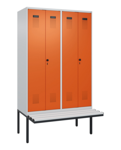 C+P Schwarz-Weiß-Spind Evolo PLUS mit Doppelabteil und Sitzbank, Abteilbreite 300 mm