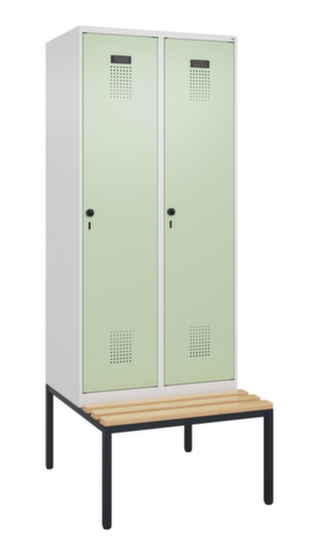 C+P Schwarz-Weiß-Spind Evolo PLUS mit Sitzbank, Abteilbreite 400 mm