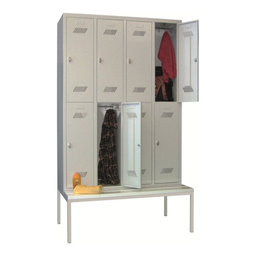 PAVOY Doppelstöckiger Umkleideschrank Basis mit Sitzbank + 4x2 Abteile, Abteilbreite 300 mm