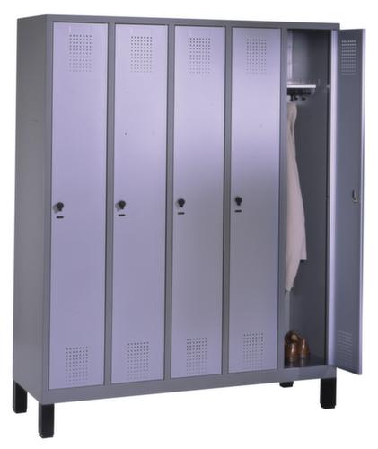 C+P Garderobenschrank Evolo mit 5 Abteilen - Türen mit Lochbild, Abteilbreite 300 mm