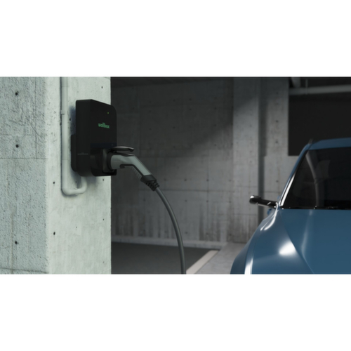 Wallbox E-Auto-Ladestation Copper SB mit integrierter Steckdose Milieu 2 L