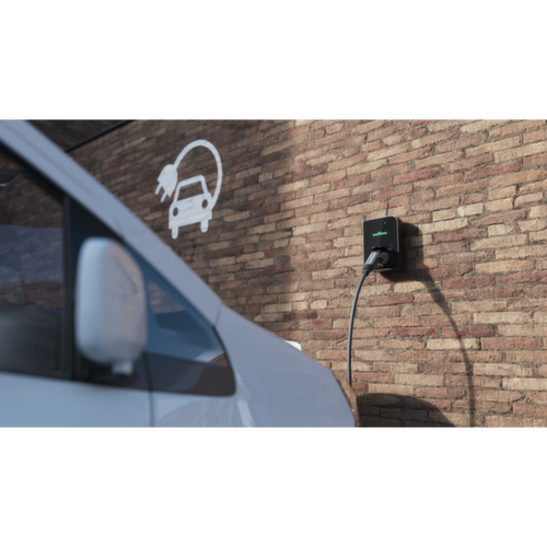 Wallbox E-Auto-Ladestation Copper SB mit integrierter Steckdose Milieu 3 L