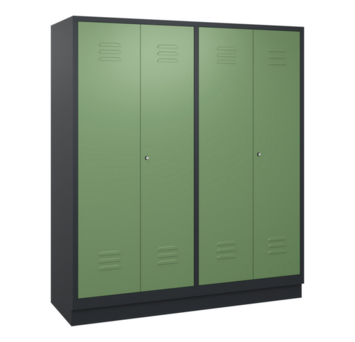 C+P Garderobenschrank Classic mit 4 Abteilen Türen geschlitzt, Abteilbreite 400 mm