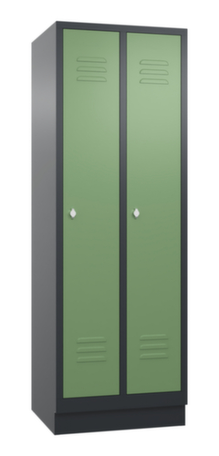 C+P Garderobenschrank Classic mit 2 Abteilen und Lüftungsschlitzen, Abteilbreite 300 mm