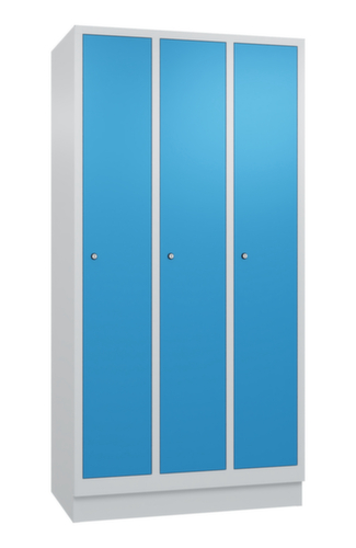 C+P Garderobenschrank Classic mit glatten Türen und 3 Abteilen, Abteilbreite 300 mm