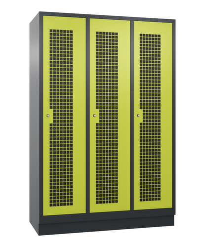 C+P Garderobenschrank Classic mit 3 Abteilen + Mitteltrennwand + Türen gelocht, Abteilbreite 400 mm