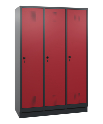 C+P Garderobenschrank Evolo mit 3 Abteilen - Türen mit Lochbild, Abteilbreite 400 mm