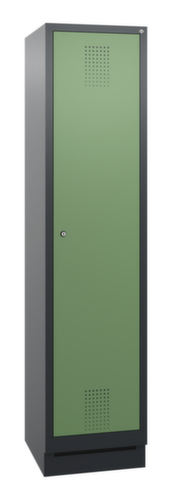 C+P Garderobenschrank Evolo mit 1 Abteil - Tür mit Lochbild, Abteilbreite 400 mm