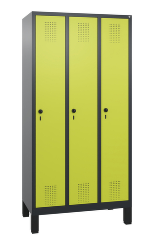 C+P Garderobenschrank Evolo mit 3 Abteilen - Türen mit Lochbild, Abteilbreite 300 mm