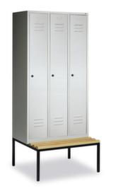 C+P Umkleideschrank Classic lichtgrau mit Sitzbank + 3 Abteile, Abteilbreite 300 mm
