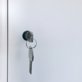 C+P Umkleideschrank Classic mit Sitzbank + 4 Abteile je 2 gemeinsam verschließbar, Abteilbreite 300 mm