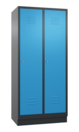 C+P Garderobenschrank Classic mit 2 Abteilen + Mitteltrennwand + Türen geschlitzt, Abteilbreite 400 mm