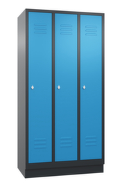 C+P Garderobenschrank Classic mit Lüftungsschlitzen und 3 Abteilen, Abteilbreite 300 mm