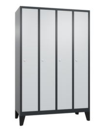 C+P Garderobenschrank Classic mit glatten Türen und 4 Abteilen, Abteilbreite 300 mm