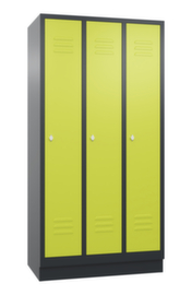 C+P Garderobenschrank Classic mit Lüftungsschlitzen und 3 Abteilen, Abteilbreite 300 mm