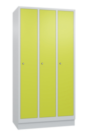 C+P Garderobenschrank Classic mit glatten Türen und 3 Abteilen, Abteilbreite 300 mm