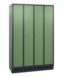 C+P Garderobenschrank Evolo mit 4 Abteilen + glatte Türen, Abteilbreite 300 mm