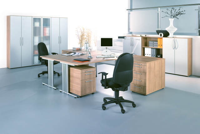 Schreibtisch Terra Nova mit C-Fußgestell, Breite x Tiefe 1600 x 800 mm, Platte Nussbaum Milieu 1 ZOOM