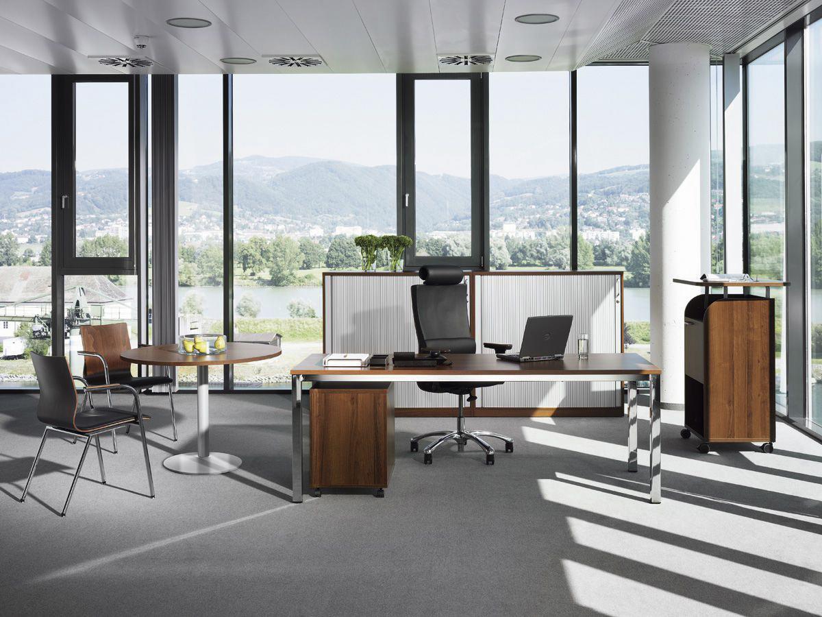 Nowy Styl Höhenverstellbarer Freiform-Schreibtisch E10 mit 4-Fußgestell aus Quadratrohr Milieu 1 ZOOM