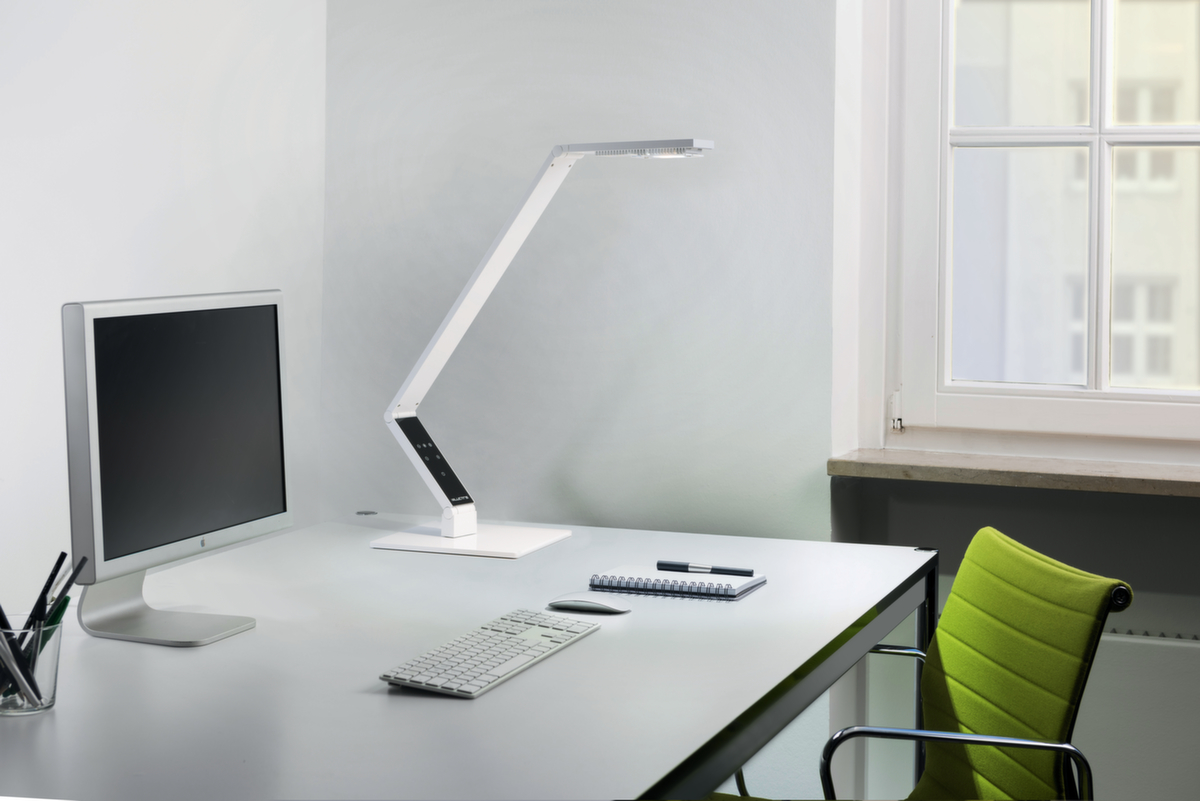 Luctra LED-Schreibtischleuchte Linear Table Base mit biologisch wirksamem Licht, Licht kalt- bis warmweiß - biologisch wirksames Licht, weiß Milieu 1 ZOOM