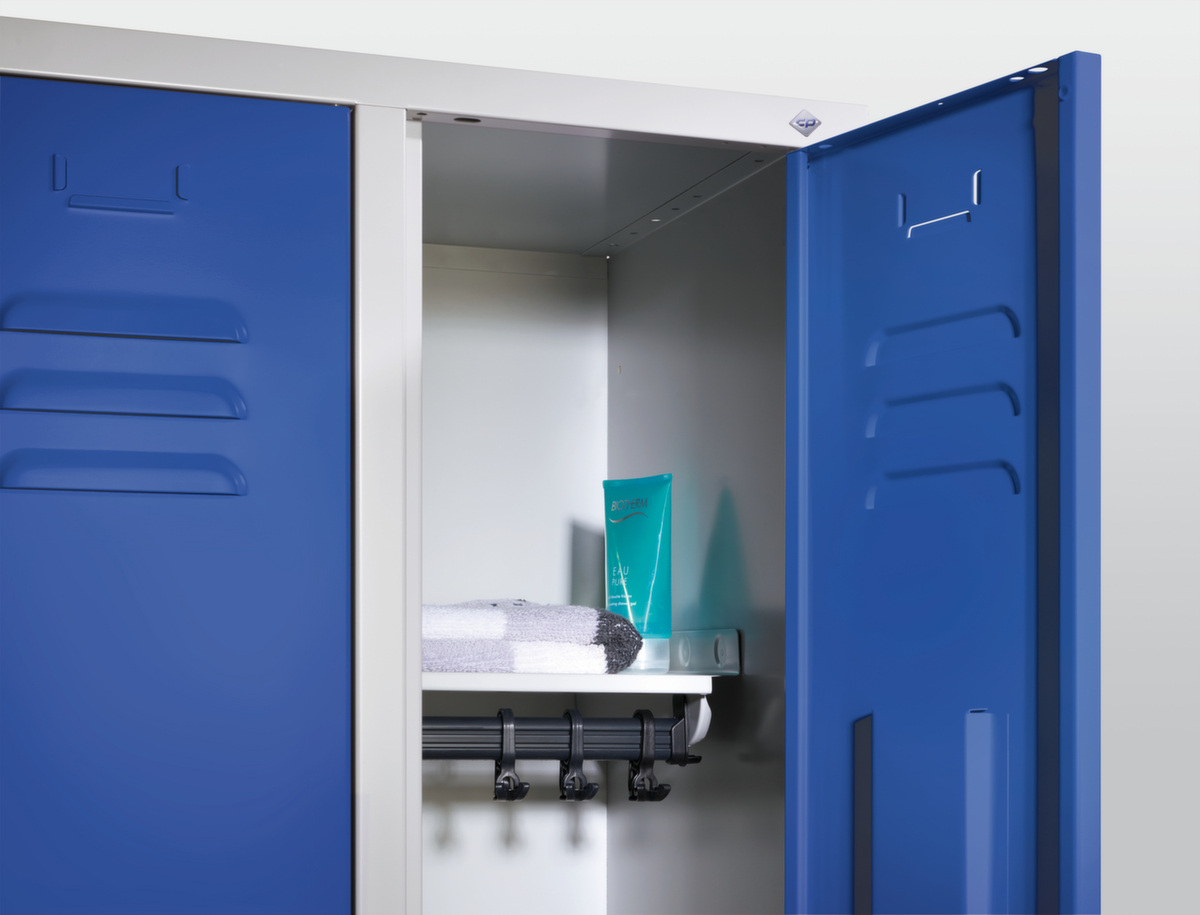 C+P Garderobenschrank Classic mit 2 Abteilen und Lüftungsschlitzen, Abteilbreite 300 mm Detail 3 ZOOM