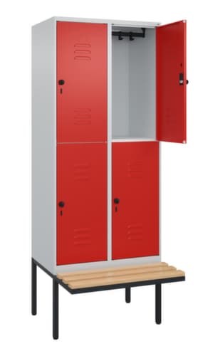 C+P Doppelstöckiger Spind Classic Plus mit Sitzbank, Abteilbreite 400 mm