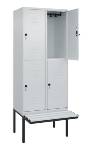 C+P Doppelstöckiger Spind Classic Plus mit Sitzbank, Abteilbreite 400 mm