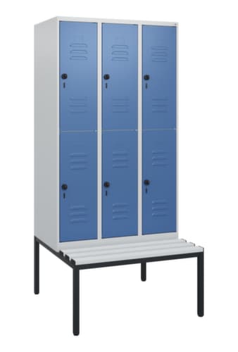 C+P Doppelstöckiger Spind Classic Plus mit Sitzbank, Abteilbreite 300 mm