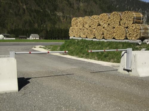 Solar-Schranke Sperrmaster mit Akku und Fernbedienung